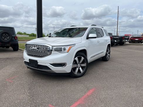 Used 2017 GMC Acadia Denali w/ Technology Package image 2