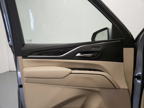 Used 2023 Cadillac Escalade ESV Premium Luxury AWD/4WD image 36
