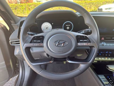 Used 2023 Hyundai Elantra SEL w/ Convenience Package image 10