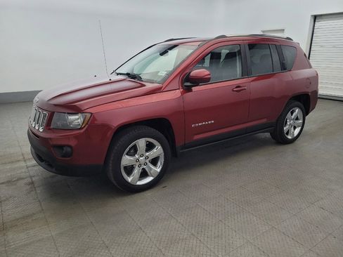 Used 2014 Jeep Compass Latitude w/ Sun/Sound Group AWD/4WD image 2
