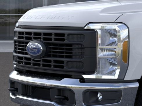 New 2026 Ford F250 XL w/ XL Chrome Package AWD/4WD image 17