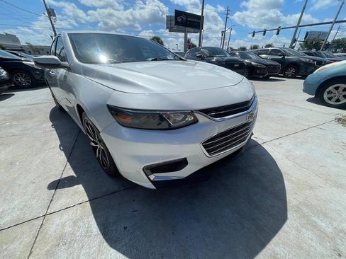 Used 2018 Chevrolet Malibu LT FWD image 4