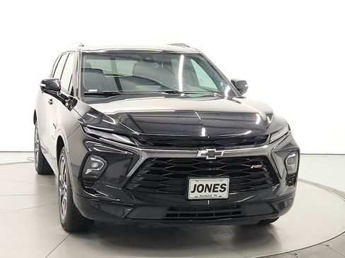 Used 2025 Chevrolet Blazer RS image 2