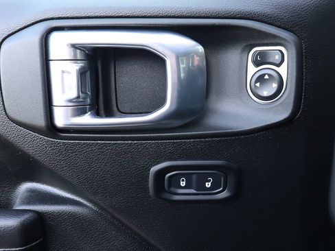 Used 2021 Jeep Gladiator Sport image 21