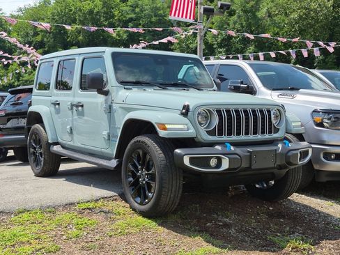 Used 2024 Jeep Wrangler Unlimited Sahara AWD/4WD image 4