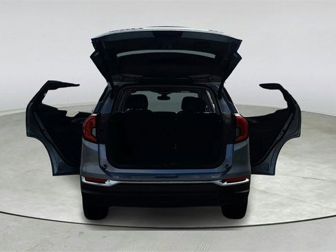 Used 2024 GMC Terrain SLT image 12