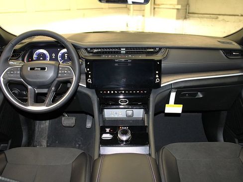 New 2026 Jeep Grand Cherokee Altitude AWD/4WD image 9