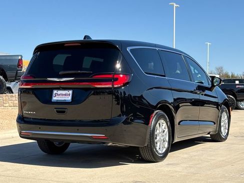 New 2026 Chrysler Pacifica Select image 8
