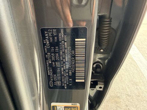Used 2024 Hyundai Elantra SE FWD image 32