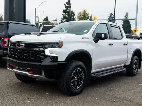 Used 2023 Chevrolet Silverado 1500 ZR2 w/ Technology Package image 3