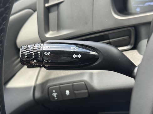 Used 2025 Hyundai Elantra Sport FWD image 21