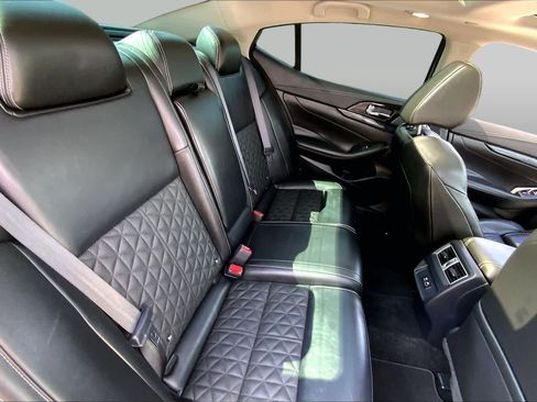 Used 2019 Nissan Maxima Platinum FWD image 18