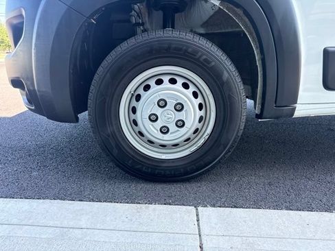 Used 2025 RAM ProMaster 2500 w/ Convenience Group FWD image 9