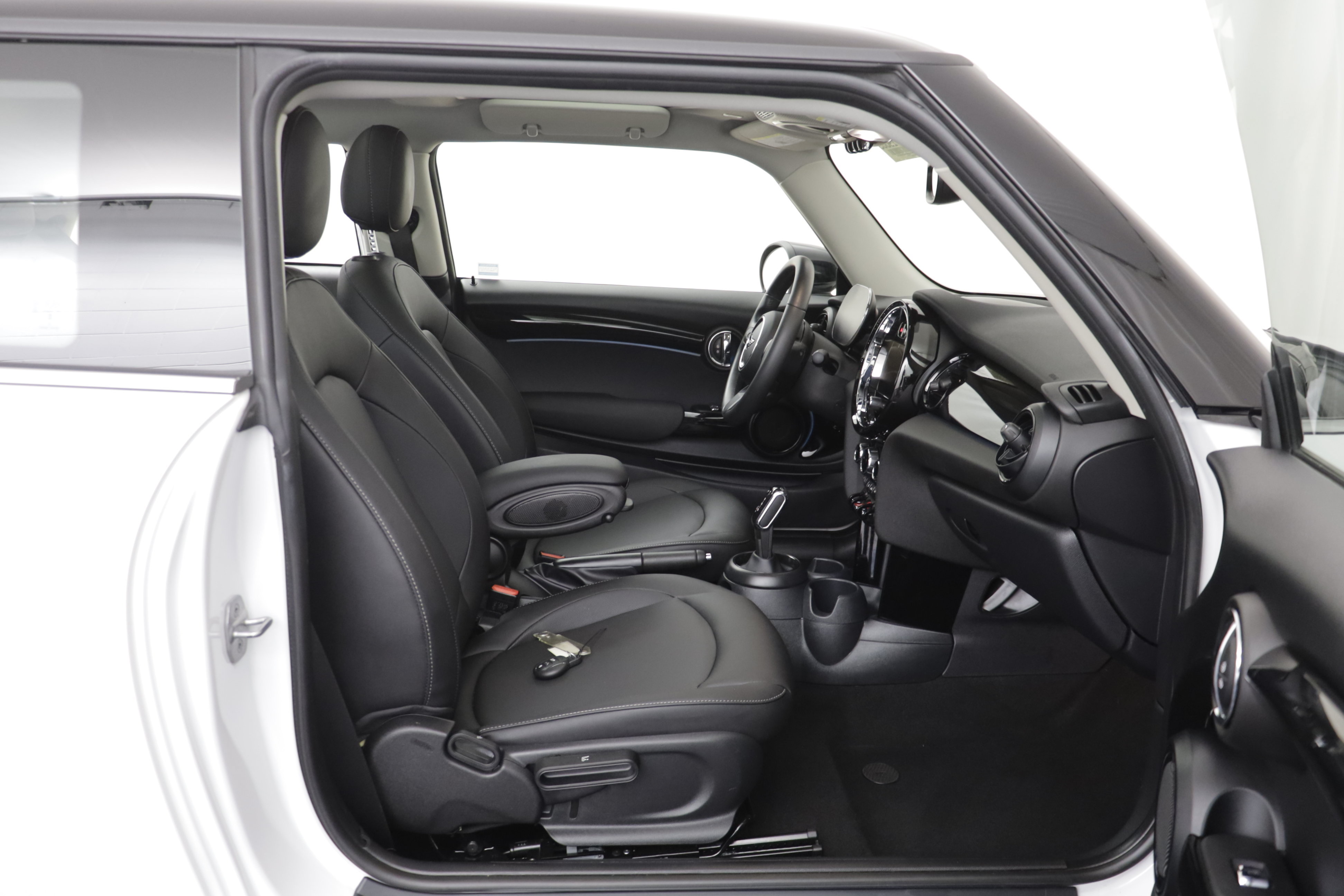 Certified 2024 MINI Cooper 2-Door Hardtop FWD image 19