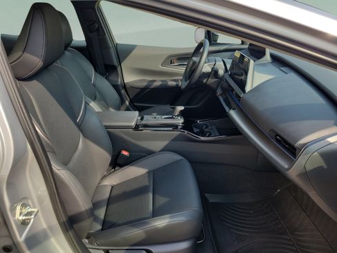 Used 2025 Toyota Prius XLE FWD image 31