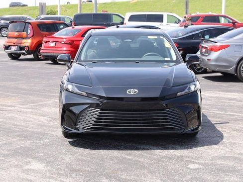 Used 2025 Toyota Camry LE FWD image 4