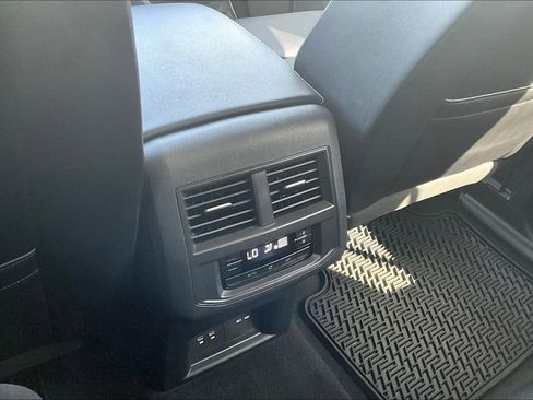 Certified 2023 Volkswagen Atlas SEL AWD/4WD image 17