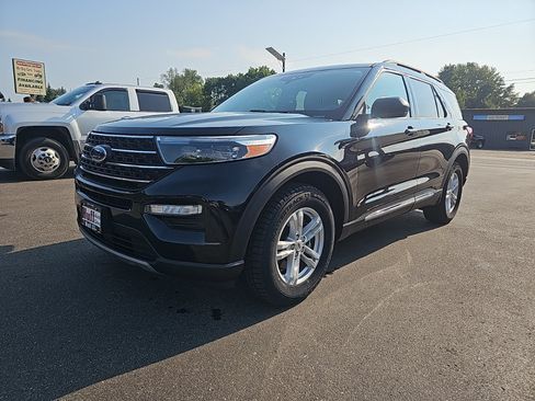 Used 2020 Ford Explorer XLT w/ Equipment Group 202A AWD/4WD image 7