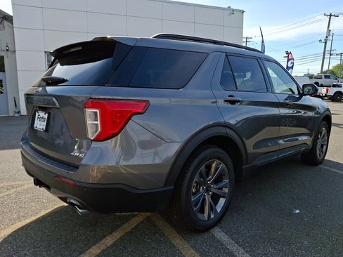 Used 2023 Ford Explorer XLT w/ Equipment Group 202A AWD/4WD image 4