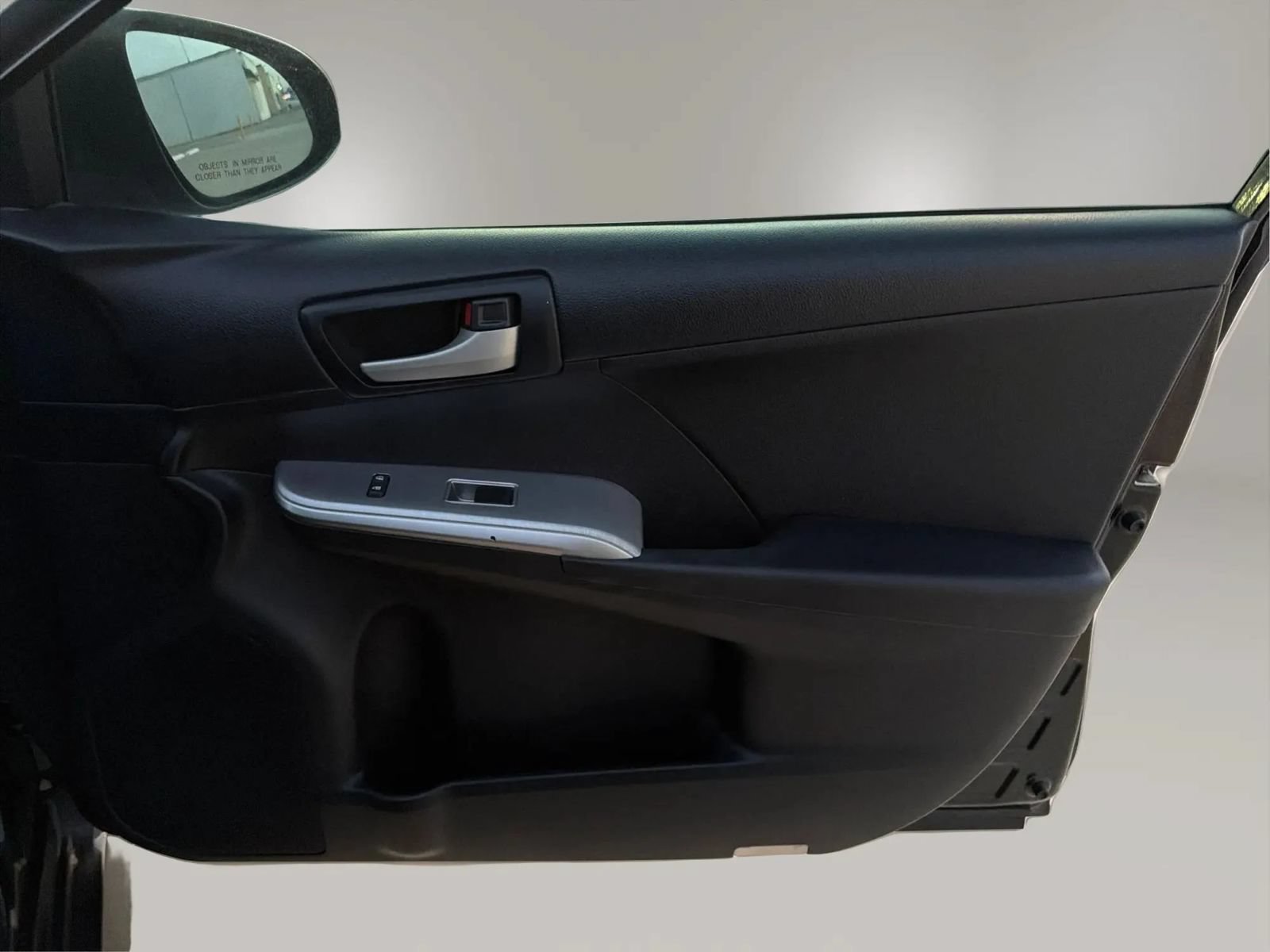 Used 2012 Toyota Camry SE FWD image 25