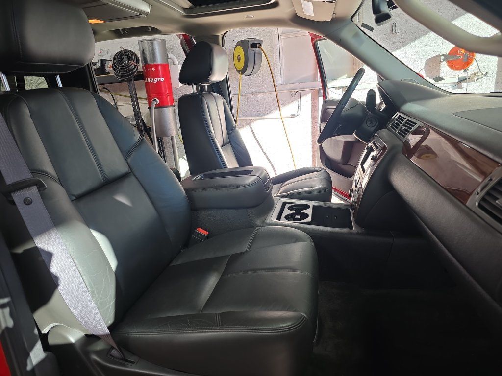 Used 2011 Chevrolet Avalanche LT AWD/4WD image 10