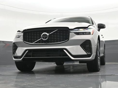 Certified 2025 Volvo XC60 T8 Plus w/ Protection Package Premier AWD/4WD image 32