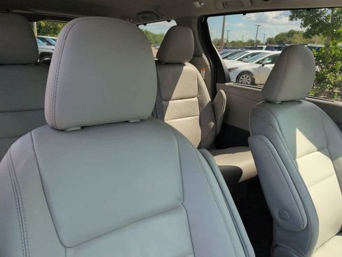 Used 2019 Toyota Sienna XLE FWD image 7