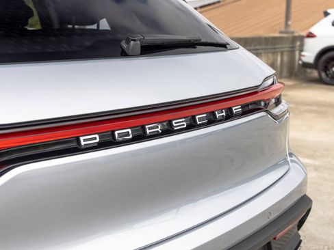 Certified 2026 Porsche Macan AWD/4WD image 24
