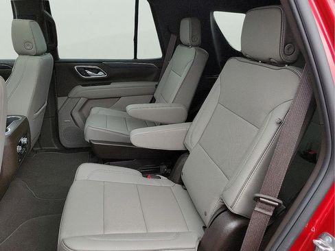 Used 2024 GMC Yukon SLT w/ SLT Luxury Package RWD image 13