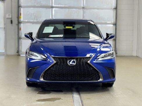 Used 2022 Lexus ES 300h F Sport image 2