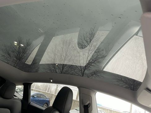 Used 2023 Tesla Model Y Long Range image 27