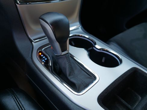 Used 2019 Jeep Grand Cherokee Altitude image 24