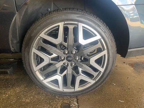 Used 2025 Ford Expedition Max Platinum w/ Platinum Ultimate Package image 29