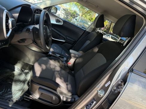 Used 2025 Kia Soul LX w/ LX Technology Package image 21