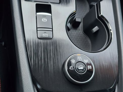 Certified 2025 Nissan Rogue SV image 21