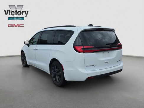 Used 2025 Chrysler Pacifica Limited FWD image 15