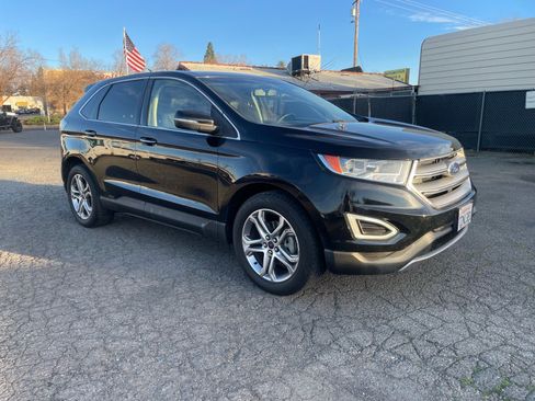 Used 2016 Ford Edge Titanium image 2