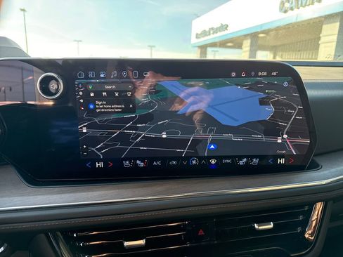 Used 2025 Chevrolet Suburban High Country image 24