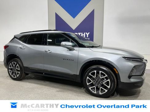 Used 2025 Chevrolet Blazer RS image 3