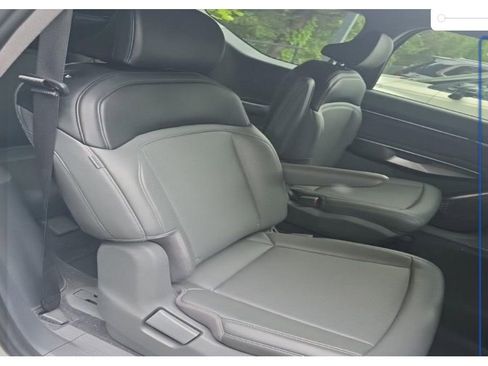 Used 2024 Kia EV9 Light Long Range RWD image 12