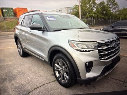 Used 2025 Ford Explorer Active w/ Active Comfort Package AWD/4WD image 19