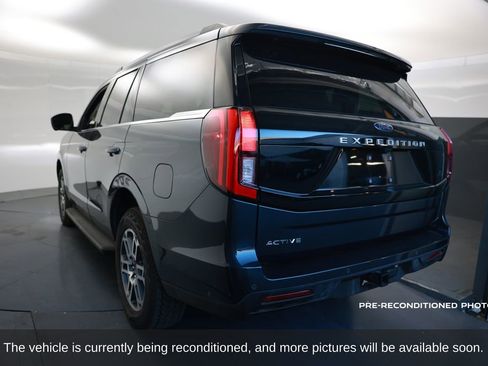 Used 2025 Ford Expedition Active image 4