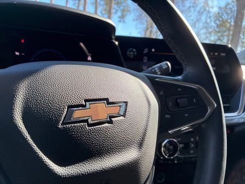 Used 2025 Chevrolet Trax LT w/ Driver Confidence Package image 28