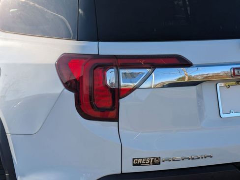 Used 2023 GMC Acadia SLT image 13