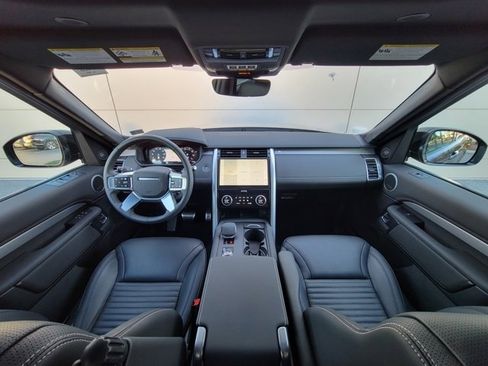 Used 2024 Land Rover Discovery Dynamic SE image 24