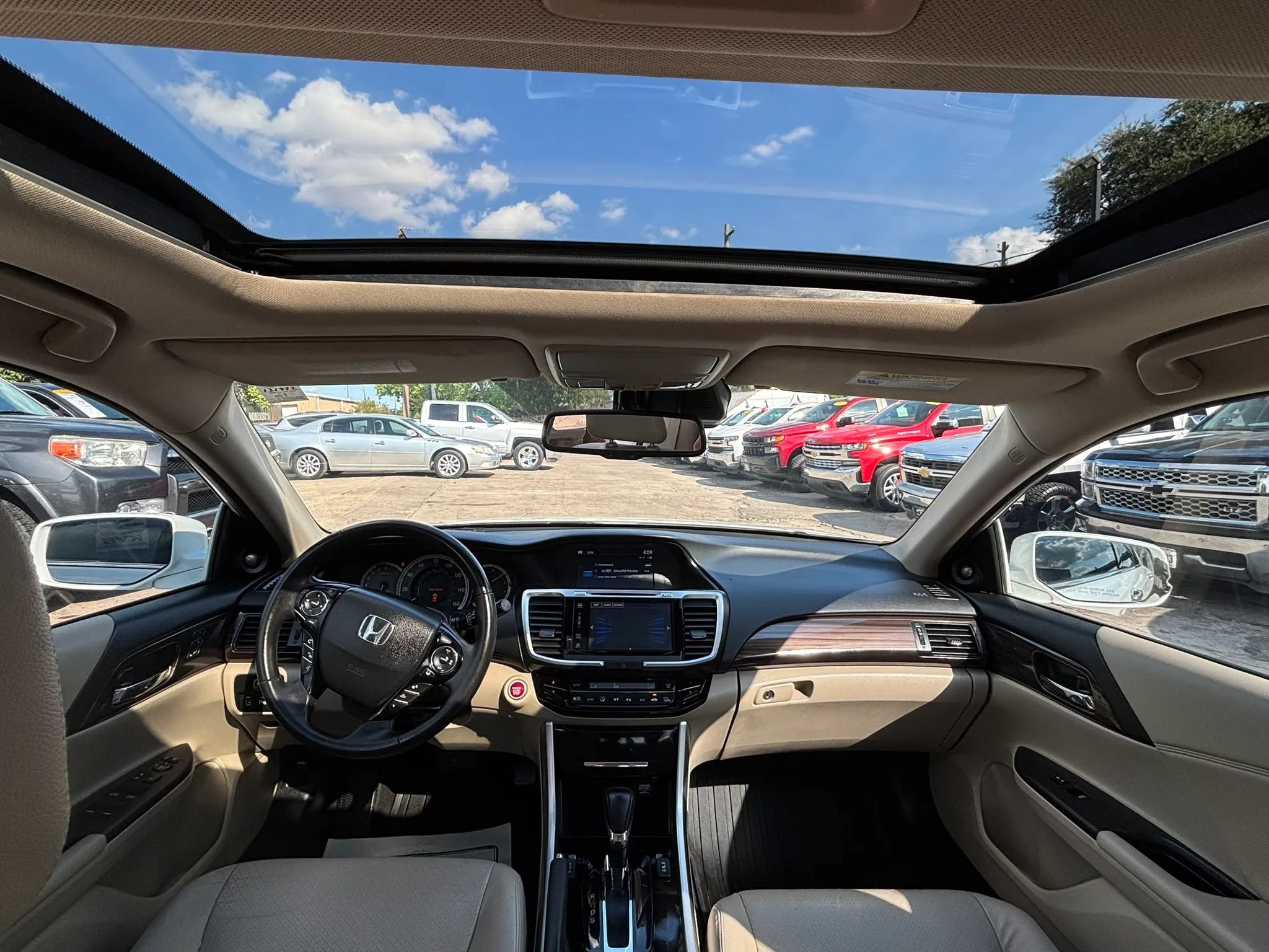 Used 2017 Honda Accord Touring image 9