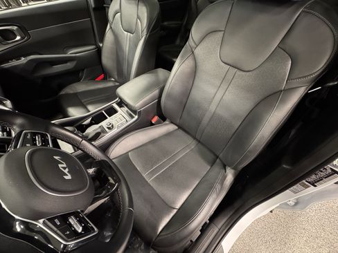 Certified 2022 Kia Sorento S w/ Panoramic Sunroof Package image 21