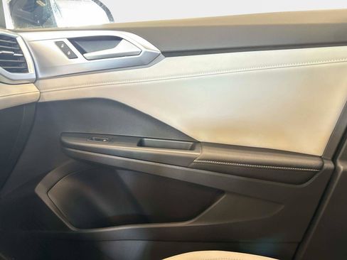 New 2026 Volkswagen Taos SE image 23