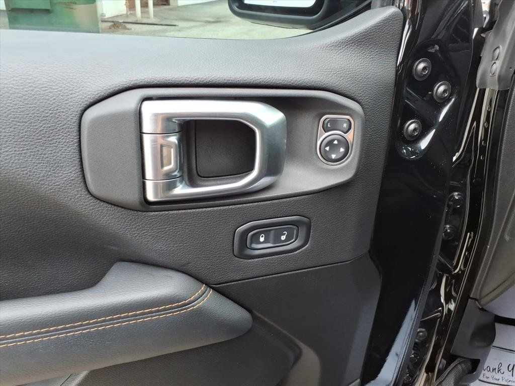 Used 2023 Jeep Gladiator Overland AWD/4WD image 13