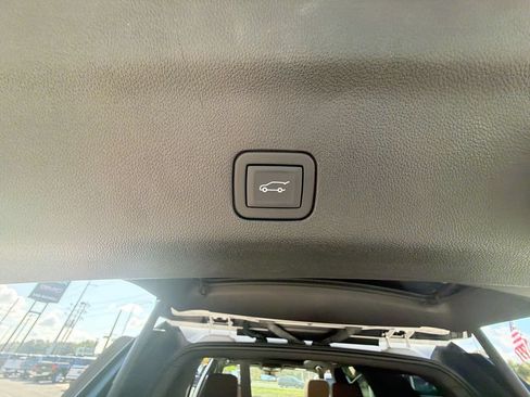 Used 2023 Chevrolet Tahoe Premier w/ Premium Package 2 RWD image 34